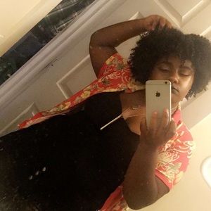 Meet your Posher, Leona